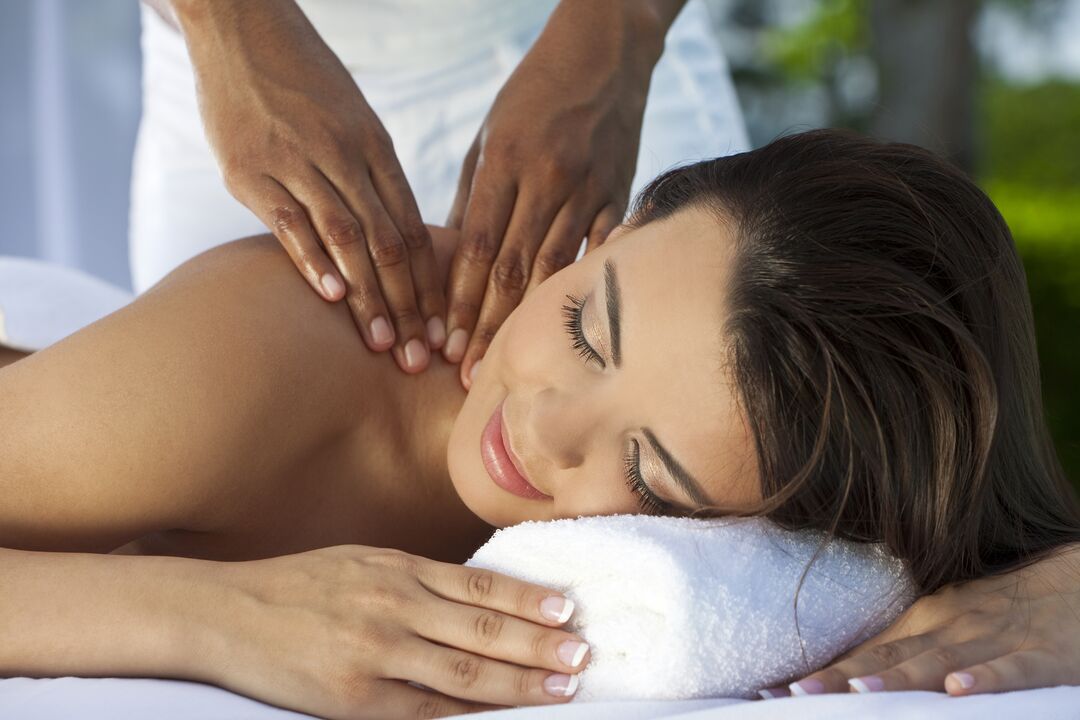 Омуртканын моюнчасынын остеохондрозунун эффективдүү терапиясы үчүн массаж